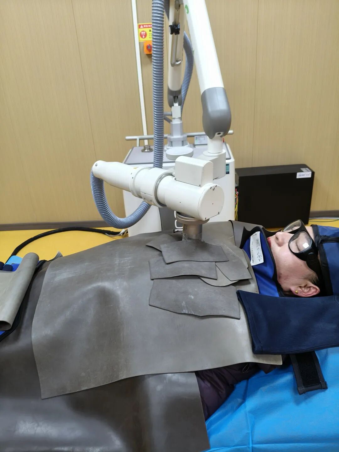 放射治疗也可以很安全，SRT-100 浅层 X 射线治疗仪器